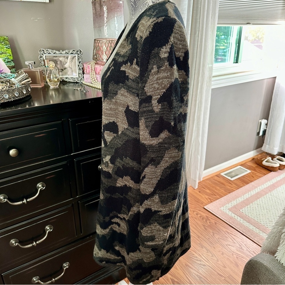 Apt. 9 Longline Cardigan Sweater Jacket Medium Gray Black Camo Print Normcore - Picture 7 of 16